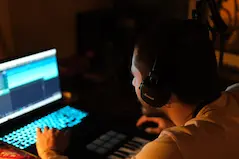 Développe une oreille de producteur